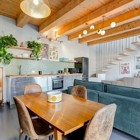 Private Rooftop Terrace 3 Min Walk To Metro *