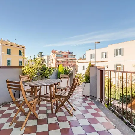 Private Rooftop Terrace 3 Min Walk To Metro *