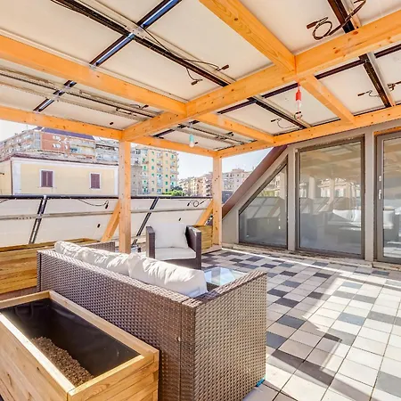 Private Rooftop Terrace 3 Min Walk To Metro Roma