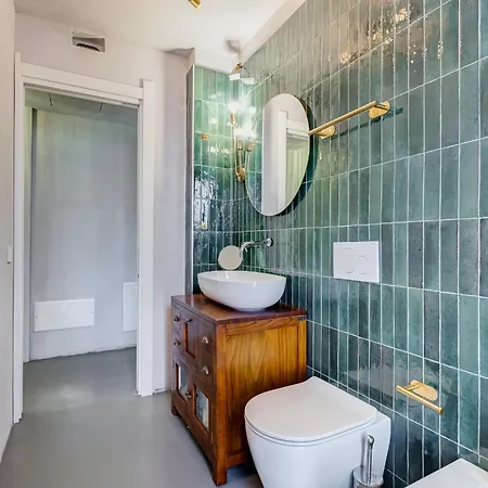 Modern With Huge Private Rooftop Terrace *